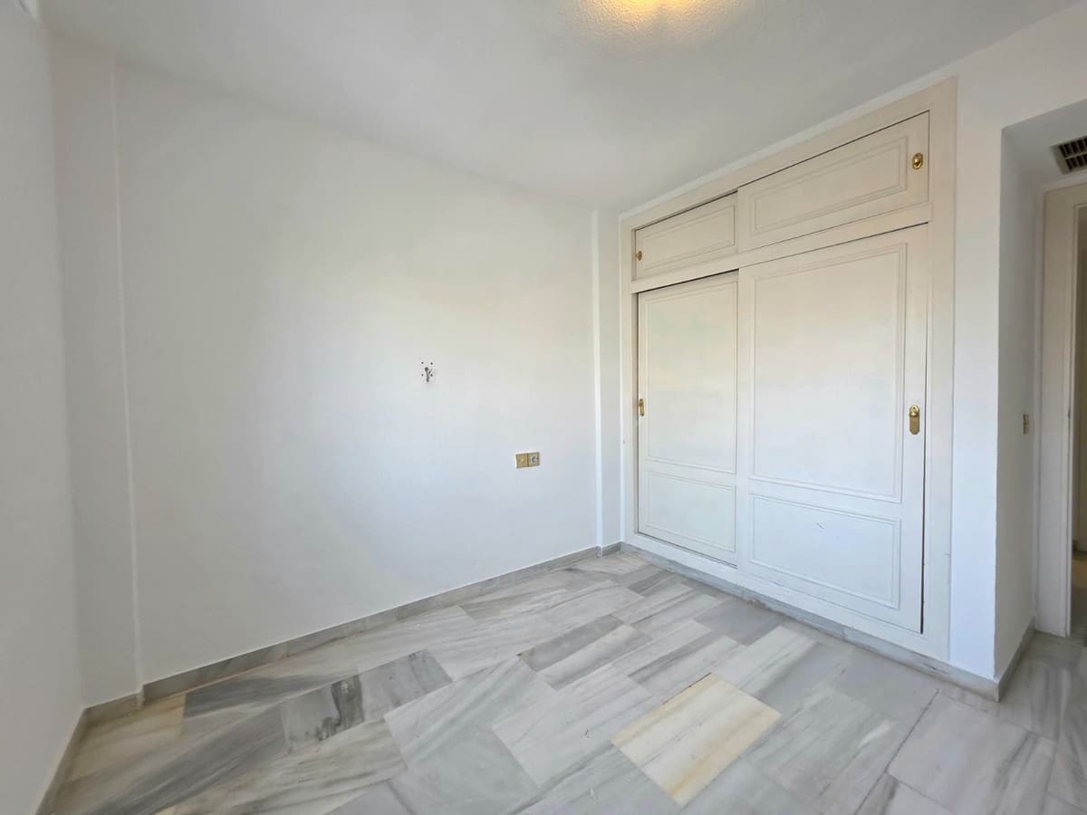 2 Zimmer Penthouse zu verkaufen in Aloha Golf mit Pool Garage - 345.000 € (Ref: 10042240)