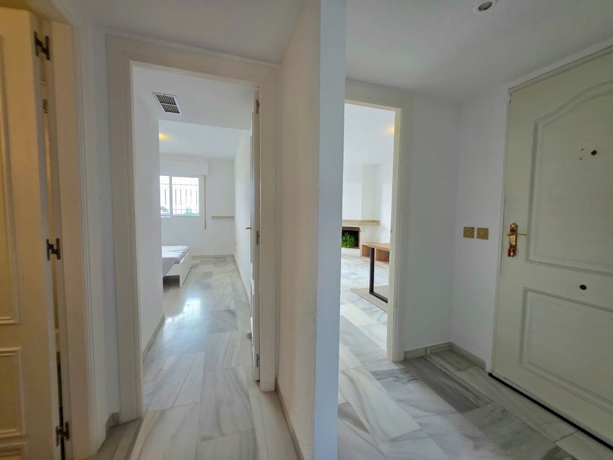 2 Zimmer Penthouse zu verkaufen in Aloha Golf mit Pool Garage - 345.000 € (Ref: 10042240)
