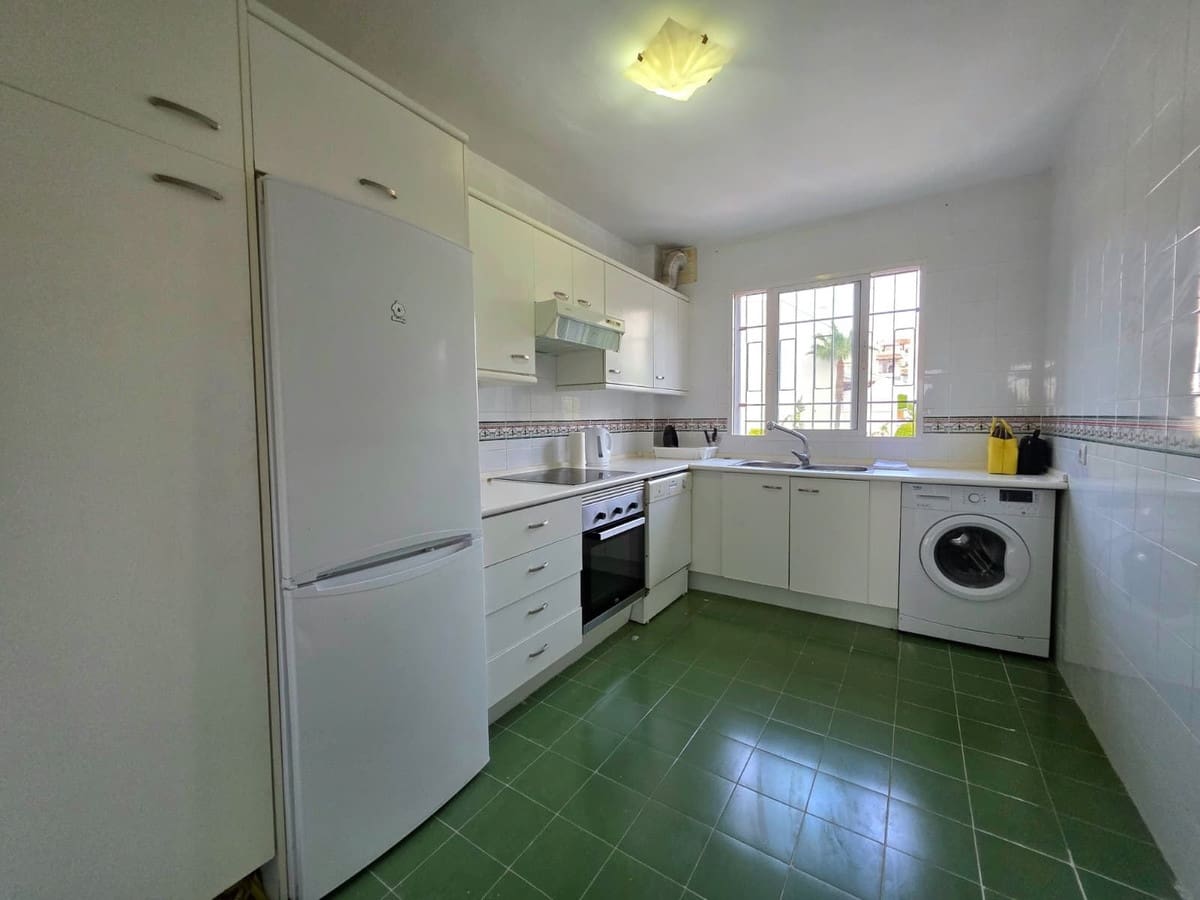 2 Zimmer Penthouse zu verkaufen in Aloha Golf mit Pool Garage - 345.000 € (Ref: 10042240)