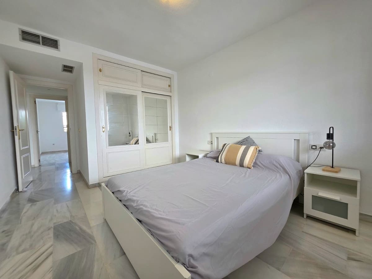 2 Zimmer Penthouse zu verkaufen in Aloha Golf mit Pool Garage - 345.000 € (Ref: 10042240)