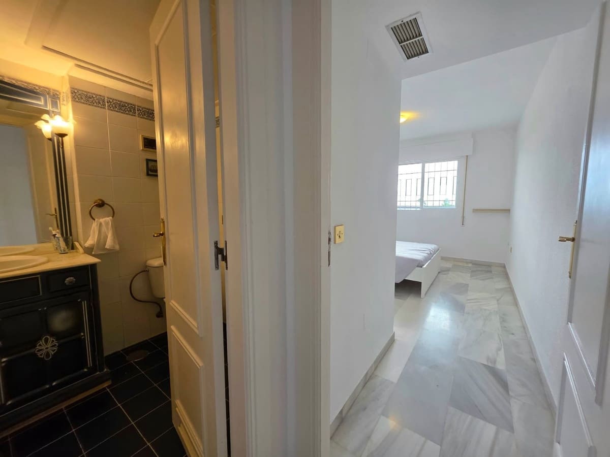 2 Zimmer Penthouse zu verkaufen in Aloha Golf mit Pool Garage - 345.000 € (Ref: 10042240)