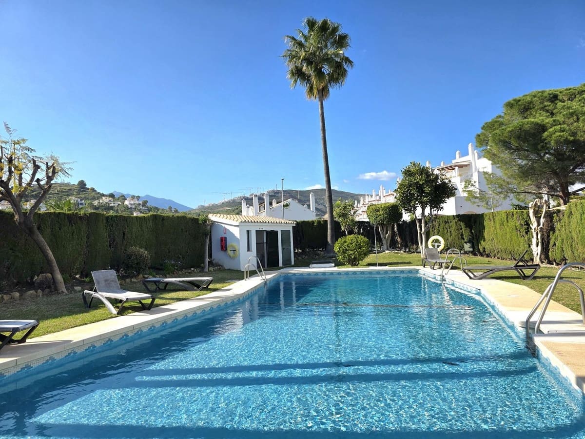 2 Zimmer Penthouse zu verkaufen in Aloha Golf mit Pool Garage - 345.000 € (Ref: 10042240)