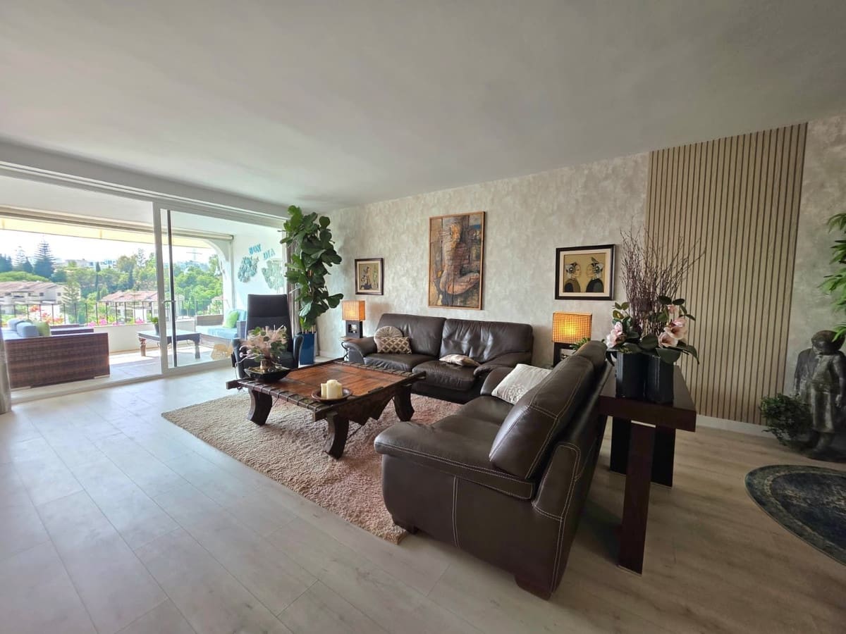 2 bedroom Apartment for sale in La Quinta with pool garage - € 595,000 (Ref: 10043292)