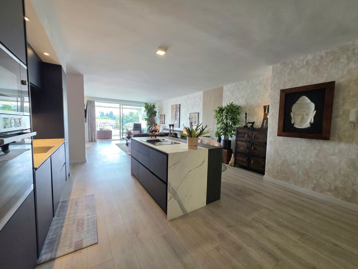 2 bedroom Apartment for sale in La Quinta with pool garage - € 595,000 (Ref: 10043292)