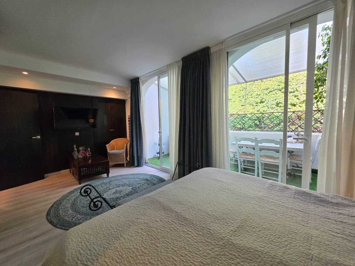 2 bedroom Apartment for sale in La Quinta with pool garage - € 595,000 (Ref: 10043292)