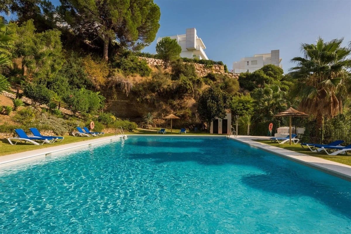 2 bedroom Apartment for sale in La Quinta with pool garage - € 595,000 (Ref: 10043292)