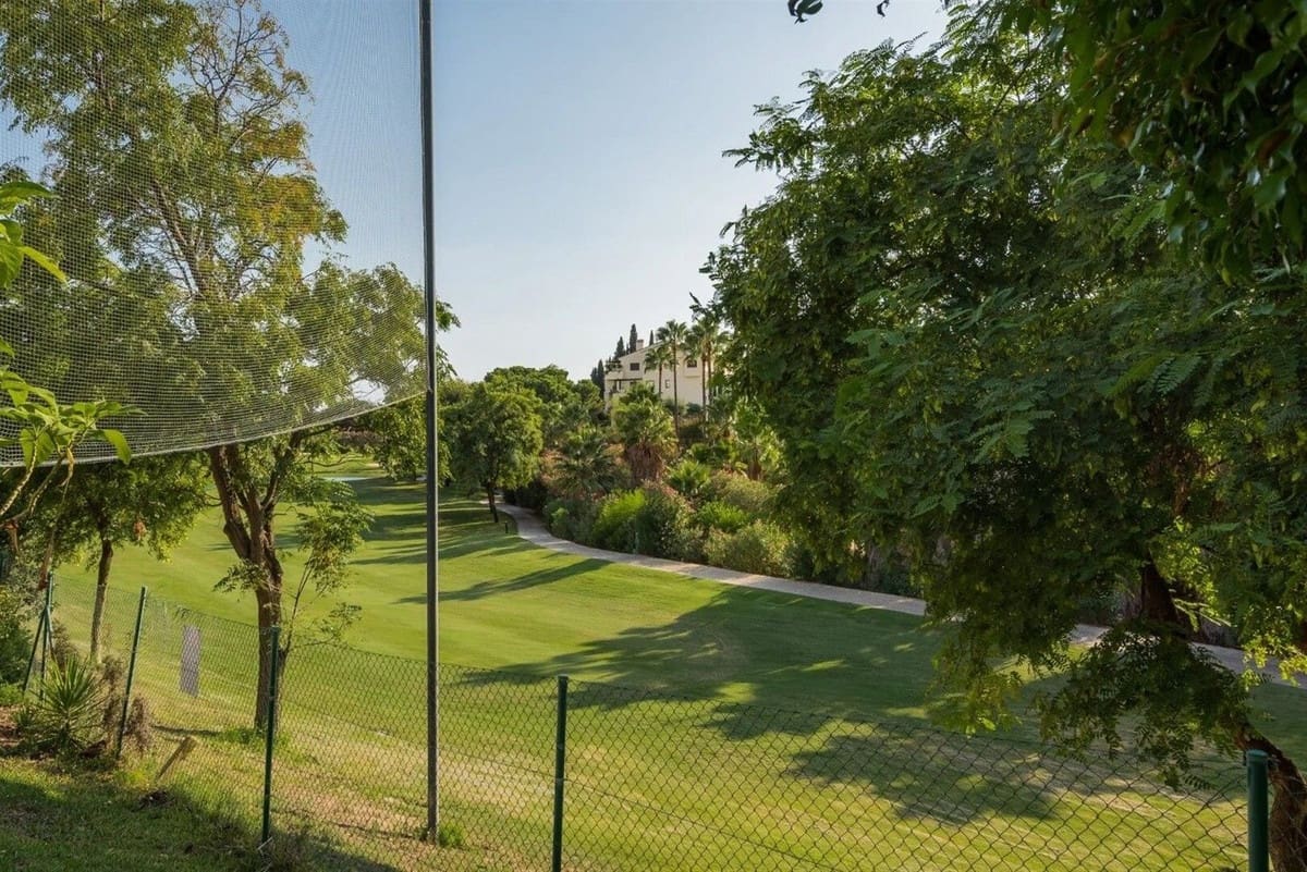 2 bedroom Apartment for sale in La Quinta with pool garage - € 595,000 (Ref: 10043292)