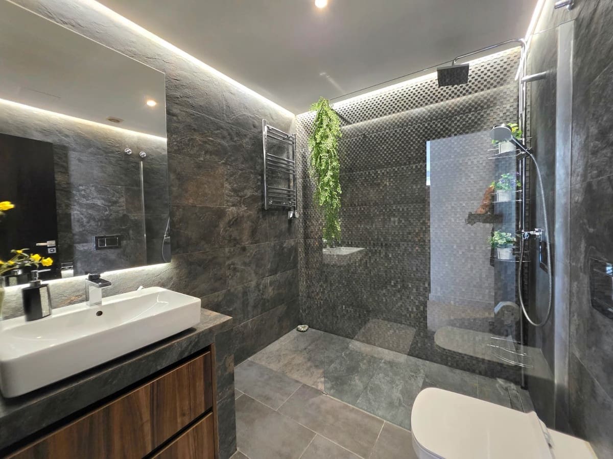 2 bedroom Apartment for sale in La Quinta with pool garage - € 595,000 (Ref: 10043292)