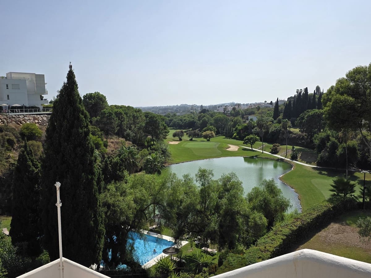 2 bedroom Apartment for sale in La Quinta with pool garage - € 595,000 (Ref: 10043292)