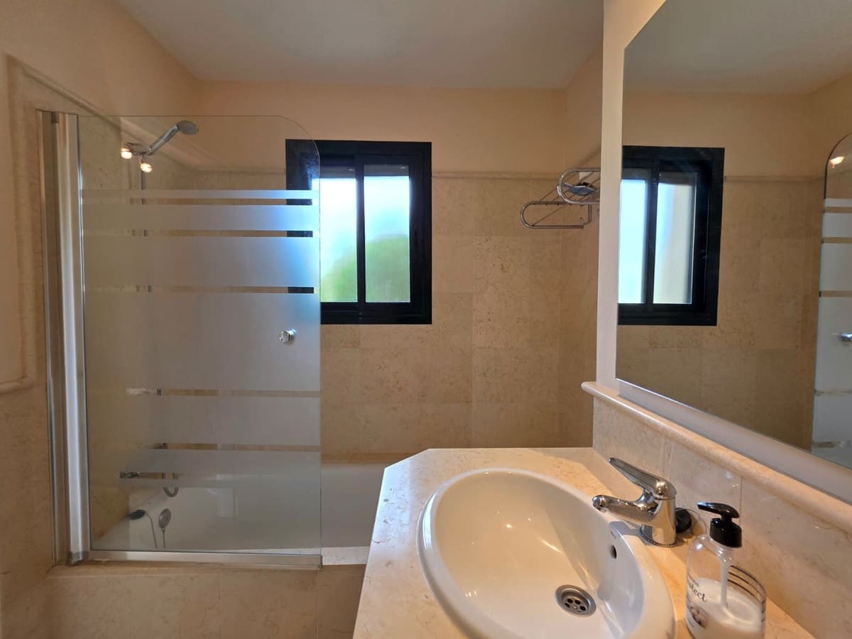 3 Zimmer Apartment zu vermieten in Benahavis mit Pool Garage - 3.300 € (Ref: 10048468)