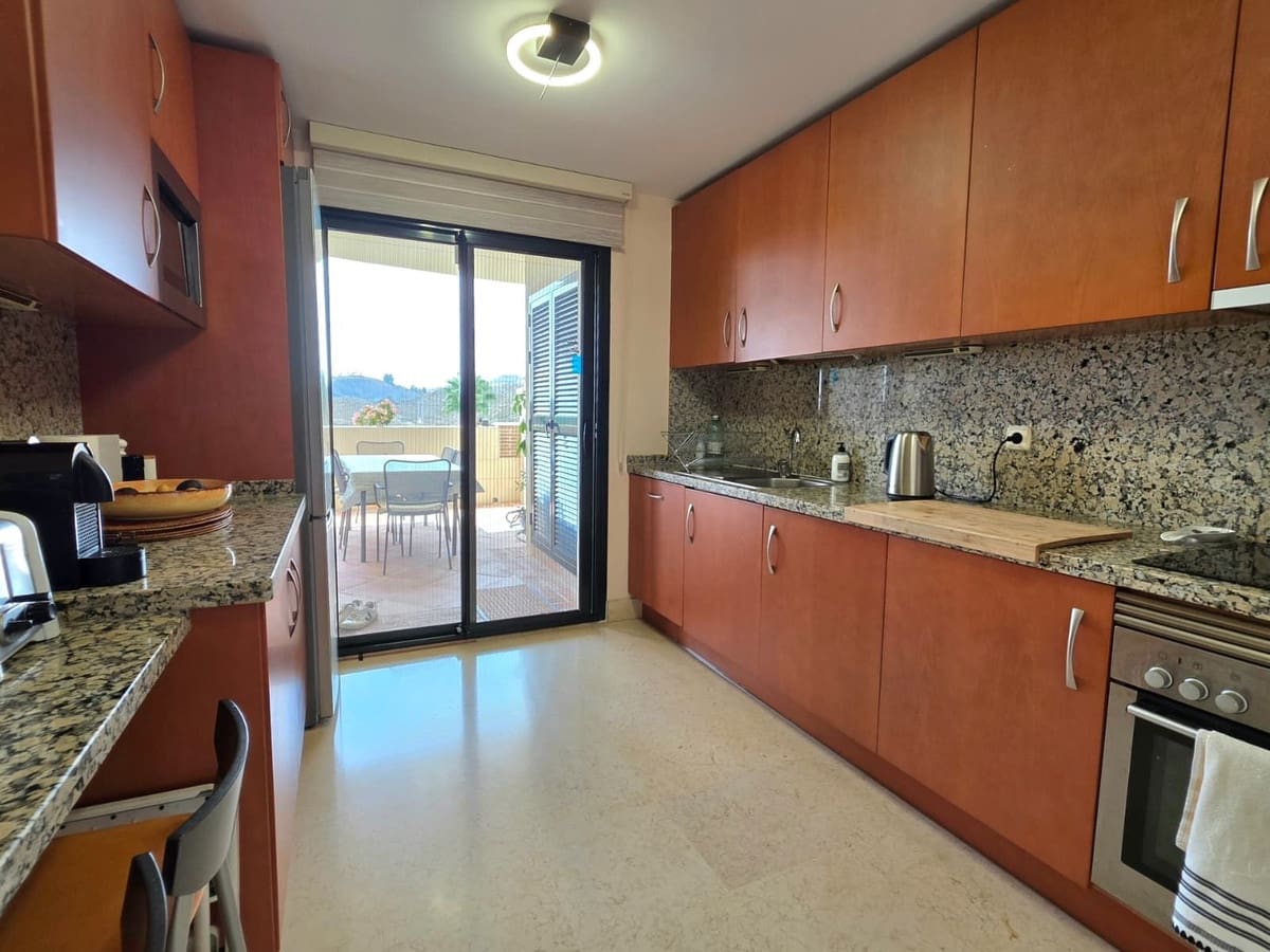3 Zimmer Apartment zu vermieten in Benahavis mit Pool Garage - 3.300 € (Ref: 10048468)