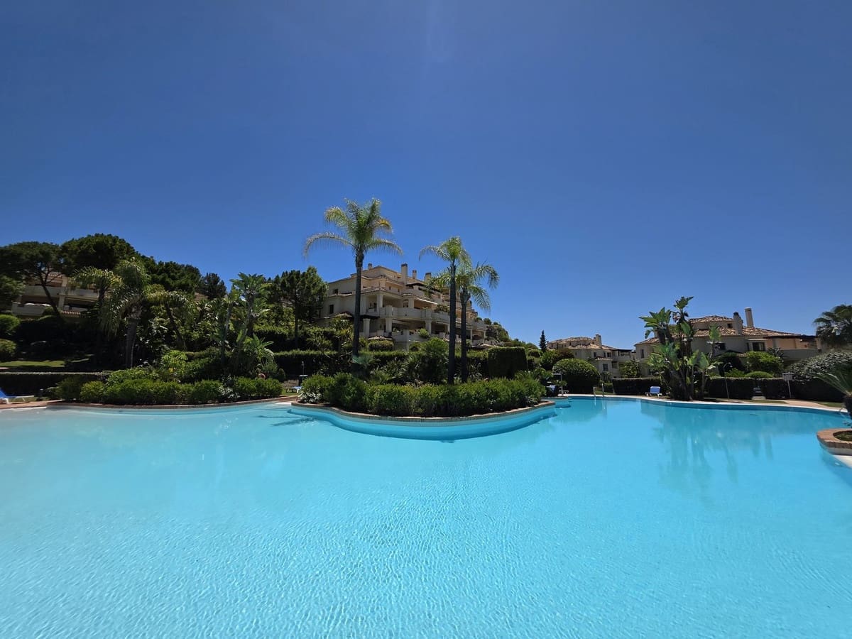 3 Zimmer Apartment zu vermieten in Benahavis mit Pool Garage - 3.300 € (Ref: 10048468)
