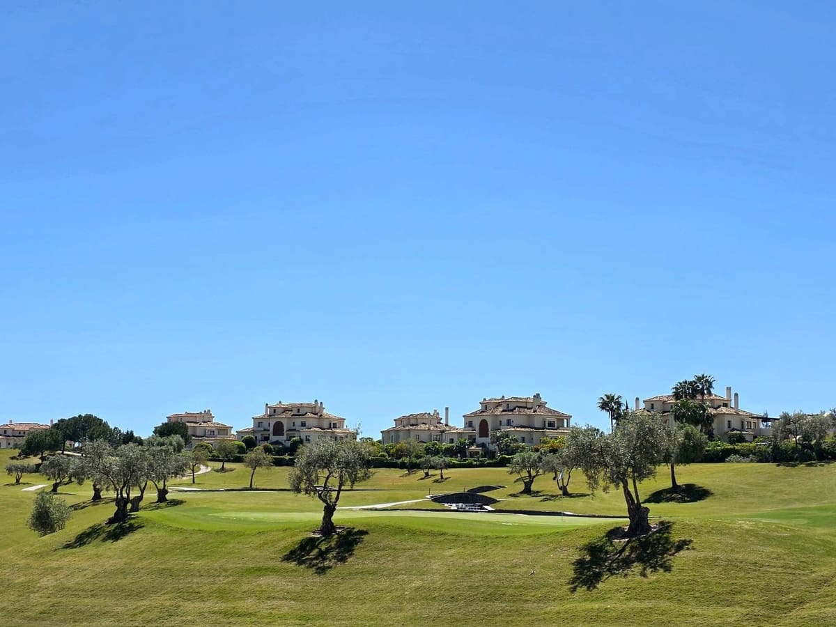 3 Zimmer Apartment zu vermieten in Benahavis mit Pool Garage - 3.300 € (Ref: 10048468)