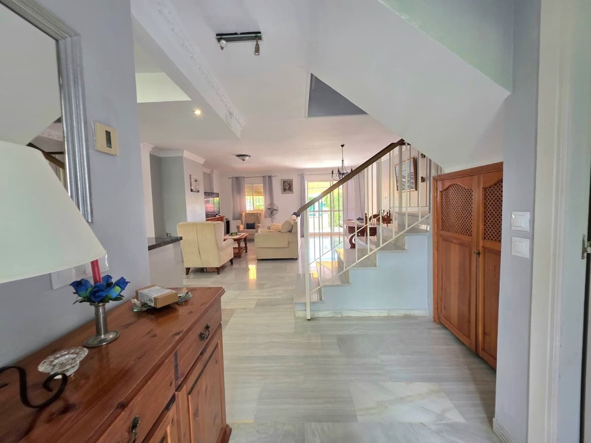 3 slaapkamer Huis te koop in Aloha Golf met zwembad garage - € 620.000 (Ref: 10090946)