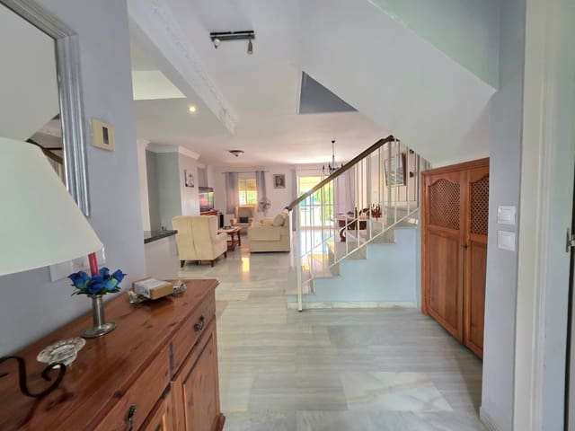 3 sovrum Hus till salu i Aloha Golf, Marbella med pool garage - 620 000 € (Ref: 10090946)