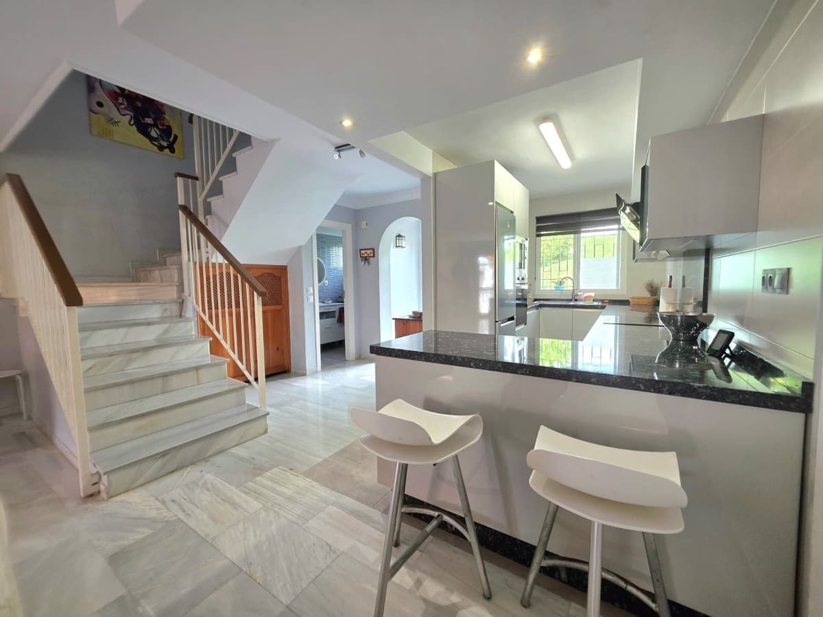 3 slaapkamer Huis te koop in Aloha Golf met zwembad garage - € 620.000 (Ref: 10090946)