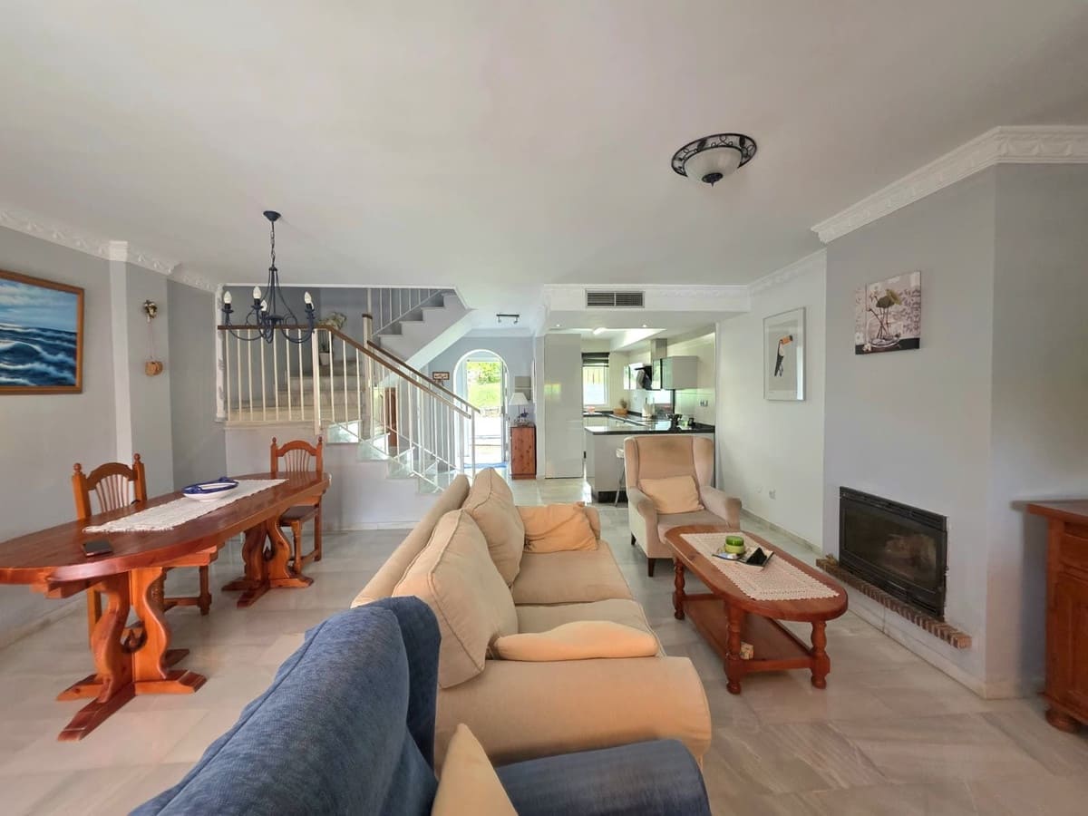 3 slaapkamer Huis te koop in Aloha Golf met zwembad garage - € 620.000 (Ref: 10090946)