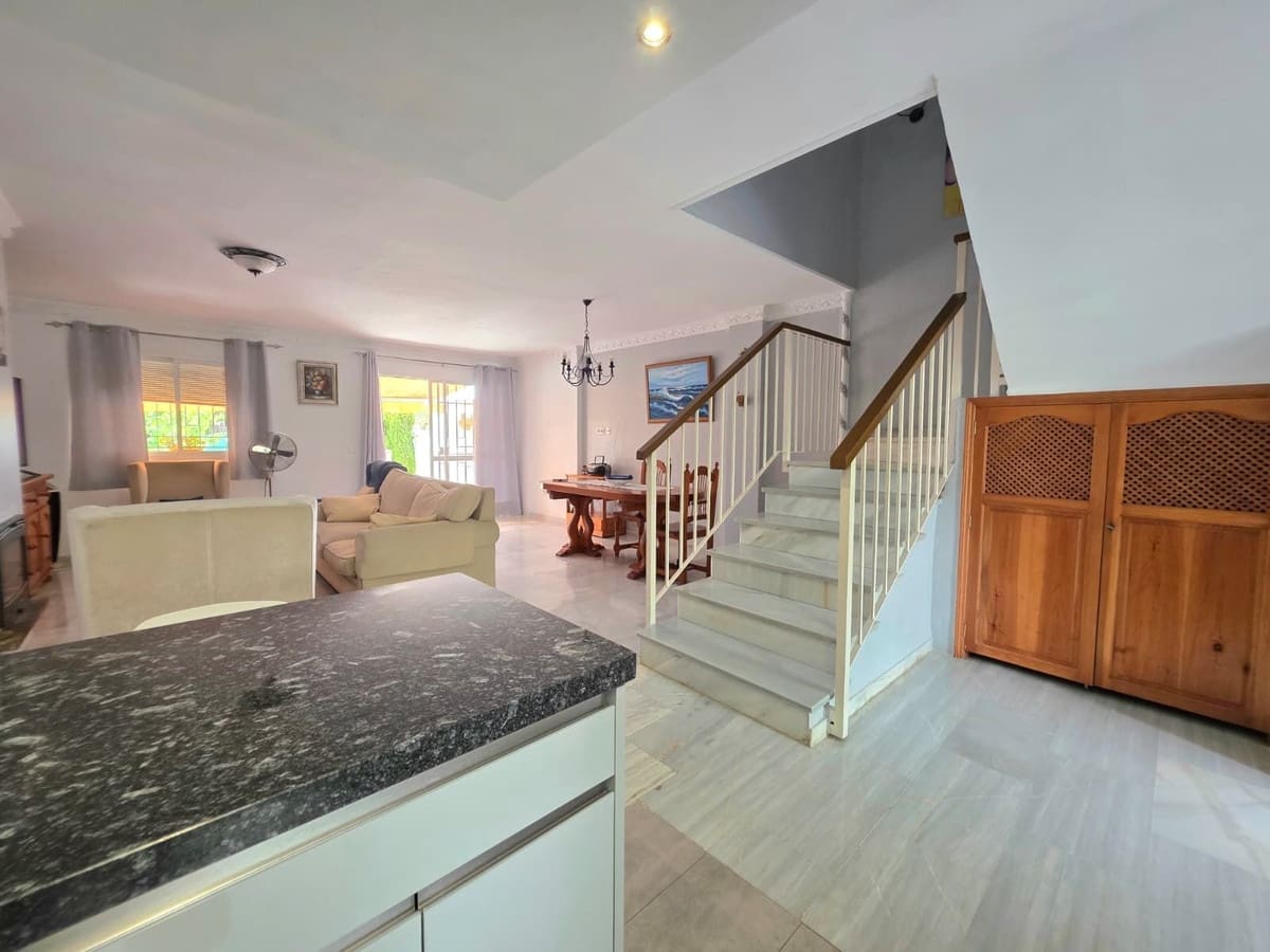 3 slaapkamer Huis te koop in Aloha Golf met zwembad garage - € 620.000 (Ref: 10090946)