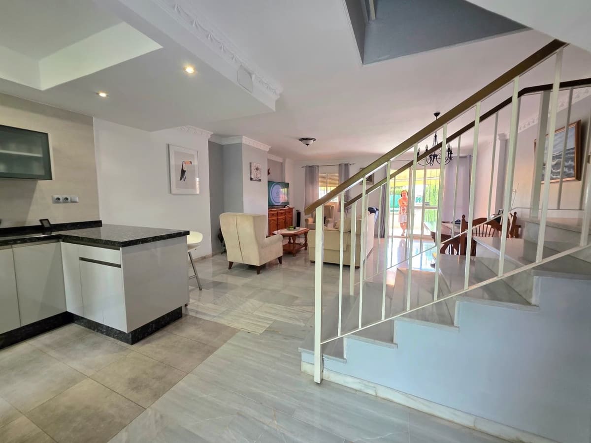 3 slaapkamer Huis te koop in Aloha Golf met zwembad garage - € 620.000 (Ref: 10090946)