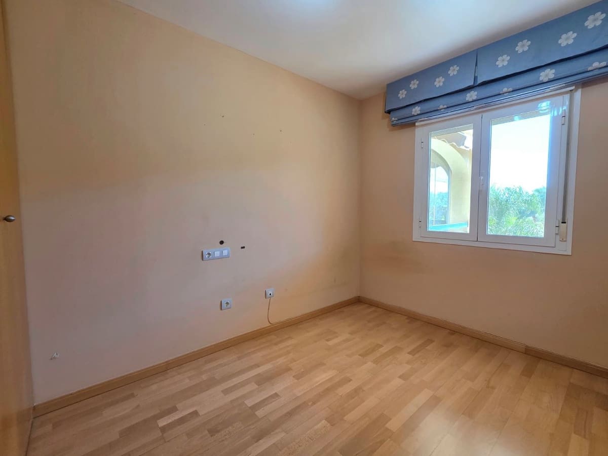 3 soverom Leilighet til salgs i New Golden Mile med svømmebasseng garasje - € 399 000 (Ref: 10111052)