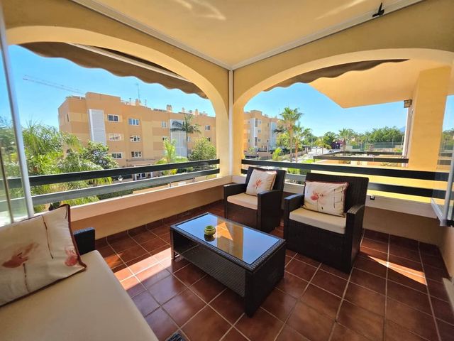 Apartamento de 3 habitaciones en Selwo, Estepona en venta con piscina garaje - 399.000 € (Ref: 10111052)