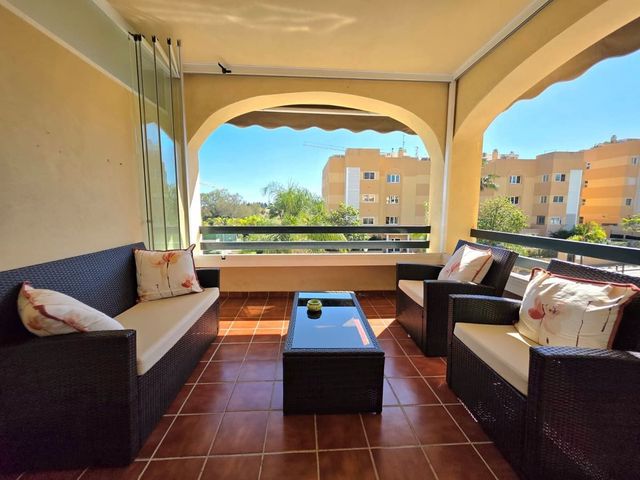 Apartamento de 3 habitaciones en Selwo, Estepona en venta con piscina garaje - 399.000 € (Ref: 10111052)