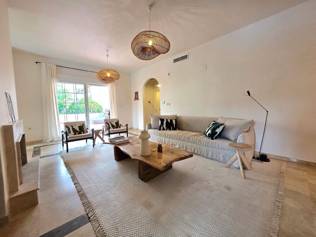 3 sovrum Lägenhet till salu i Aloha Golf med pool garage - 575 000 € (Ref: 10124674)