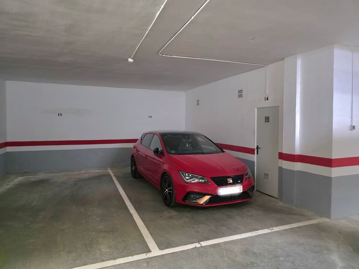 3 sovrum Lägenhet till salu i Aloha Golf med pool garage - 575 000 € (Ref: 10124674)