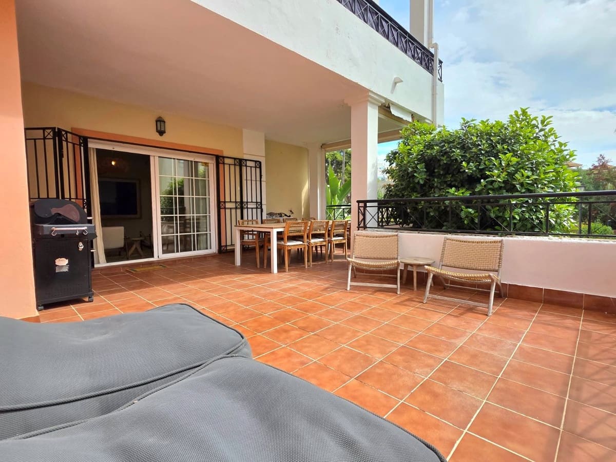 3 sovrum Lägenhet till salu i Aloha Golf med pool garage - 575 000 € (Ref: 10124674)