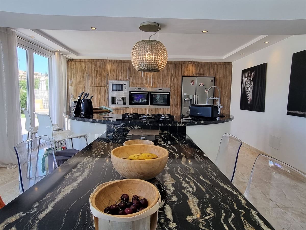 5 soverom Villa til salgs i Elviria med svømmebasseng garasje - € 1 850 000 (Ref: 7539590)