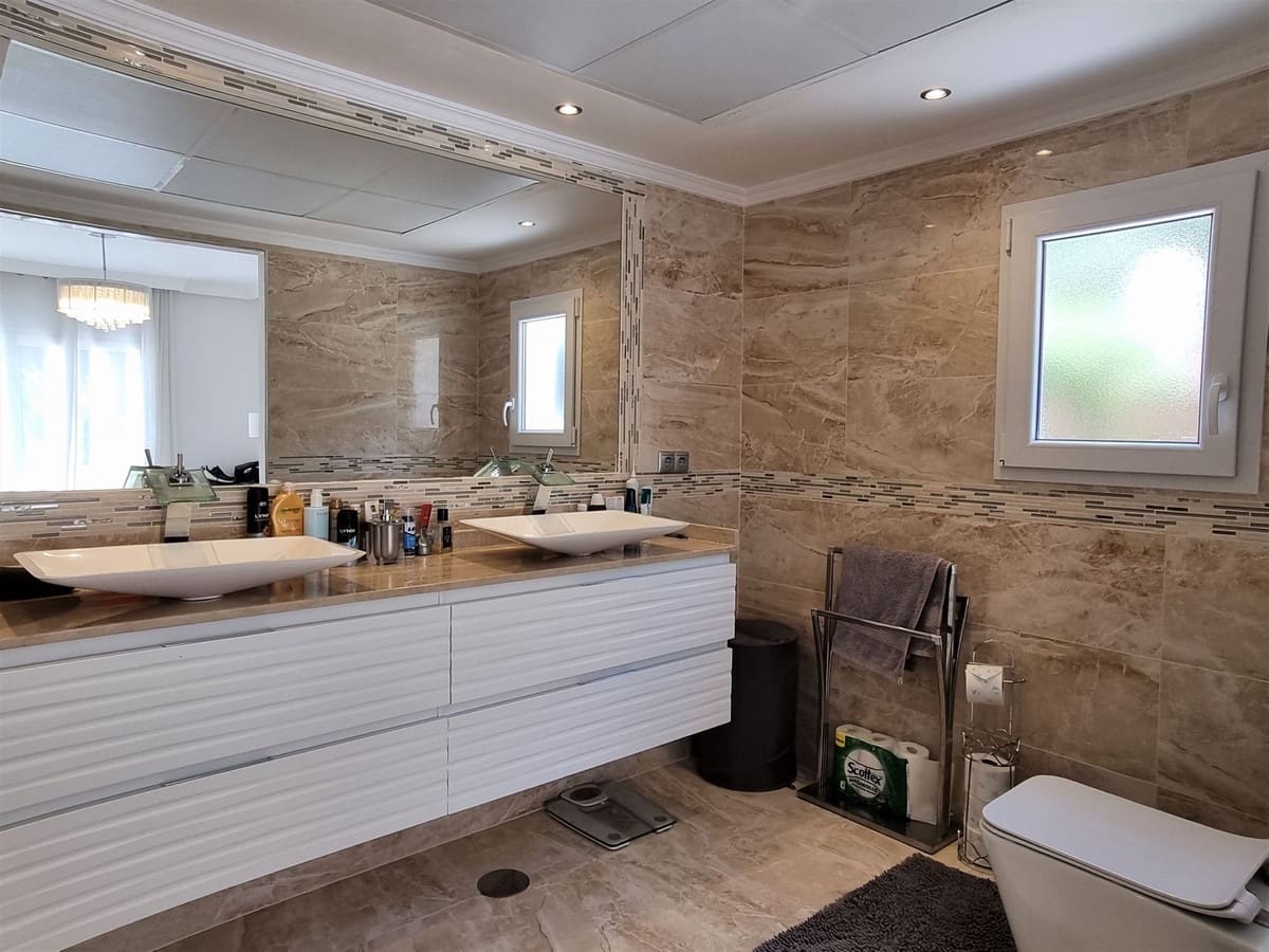 5 soverom Villa til salgs i Elviria med svømmebasseng garasje - € 1 850 000 (Ref: 7539590)