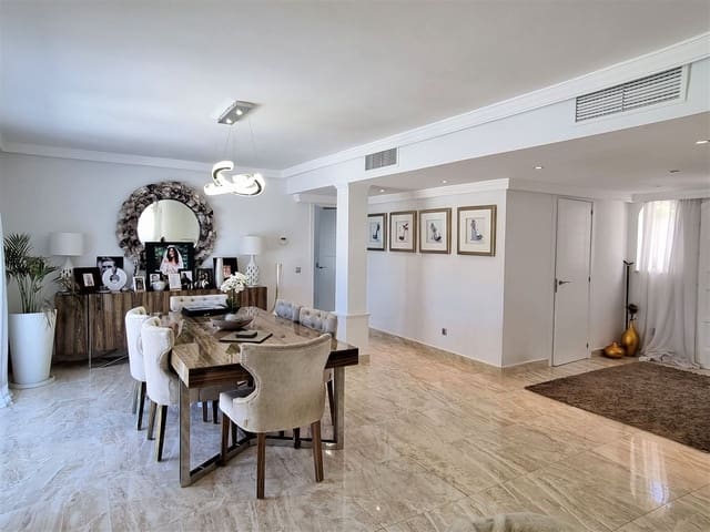 5 sypialnia Willa na sprzedaż w Elviria, Marbella z basenem garażem - 1 850 000 € (Ref: 7539590)