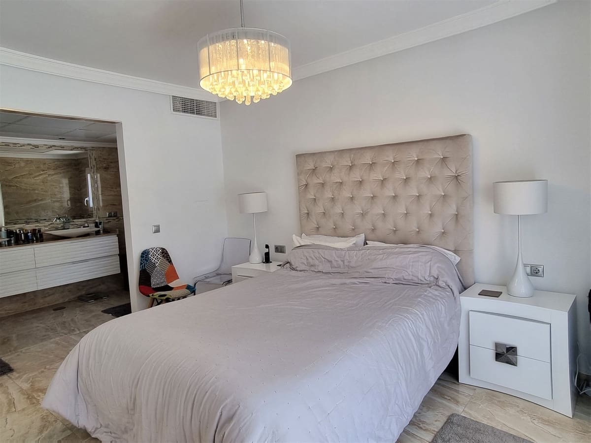 Chalet de 5 habitaciones en Elviria en venta con piscina garaje - 1.795.000 € (Ref: 7539590)