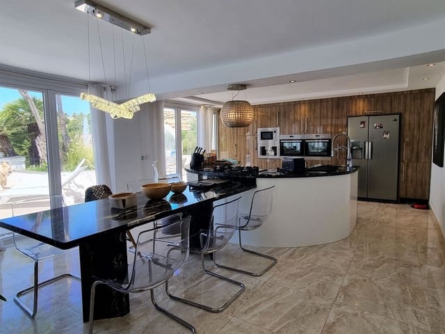 5 sypialnia Willa na sprzedaż w Elviria, Marbella z basenem garażem - 1 795 000 € (Ref: 7539590)