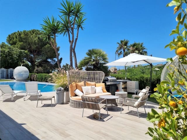 5 sypialnia Willa na sprzedaż w Elviria, Marbella z basenem garażem - 1 795 000 € (Ref: 7539590)