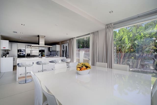 5 bedroom Villa for sale in Nueva Andalucia, Marbella with pool garage - € 3,950,000 (Ref: 7546687)