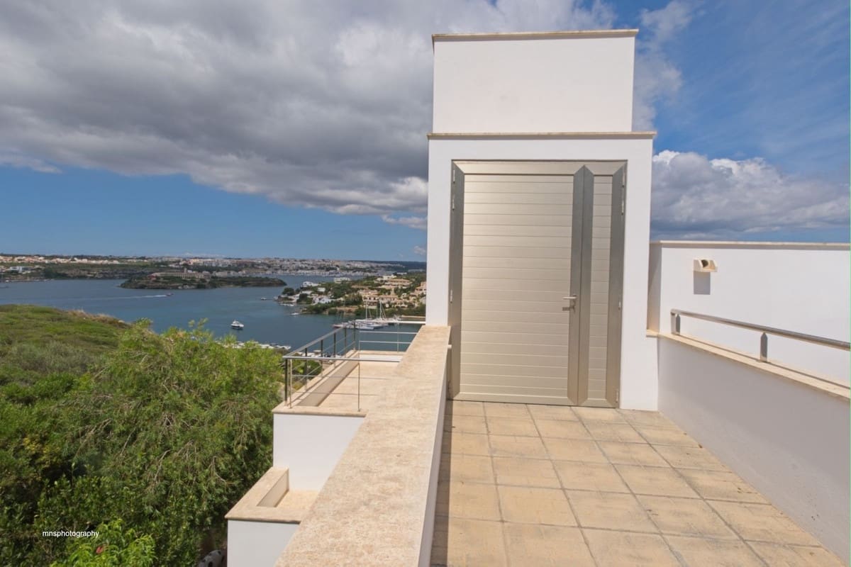 4 soveværelse Villa til salg i Mahon / Mao med swimmingpool garage - € 3.700.000 (Ref: 8404125)