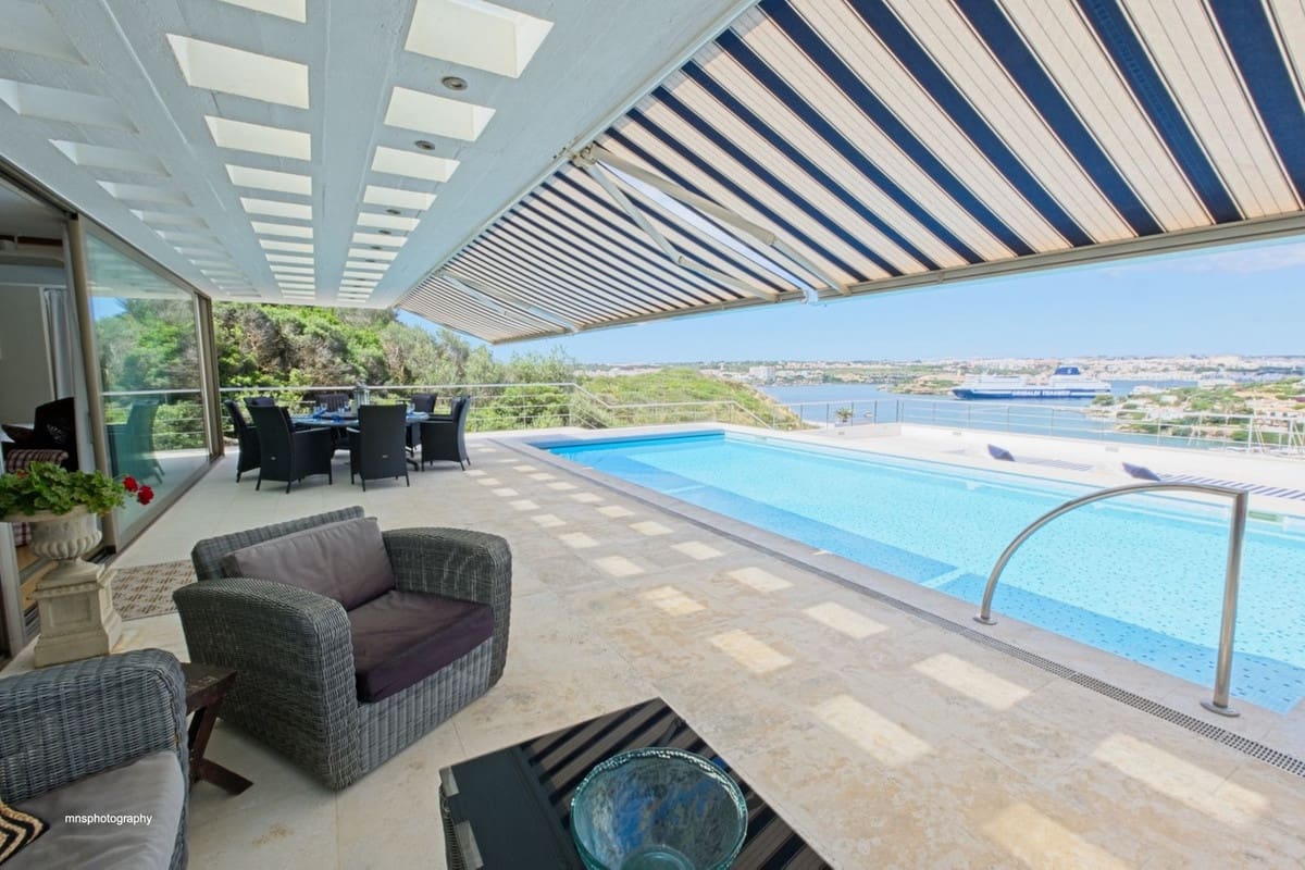 4 soveværelse Villa til salg i Mahon / Mao med swimmingpool garage - € 3.700.000 (Ref: 8404125)