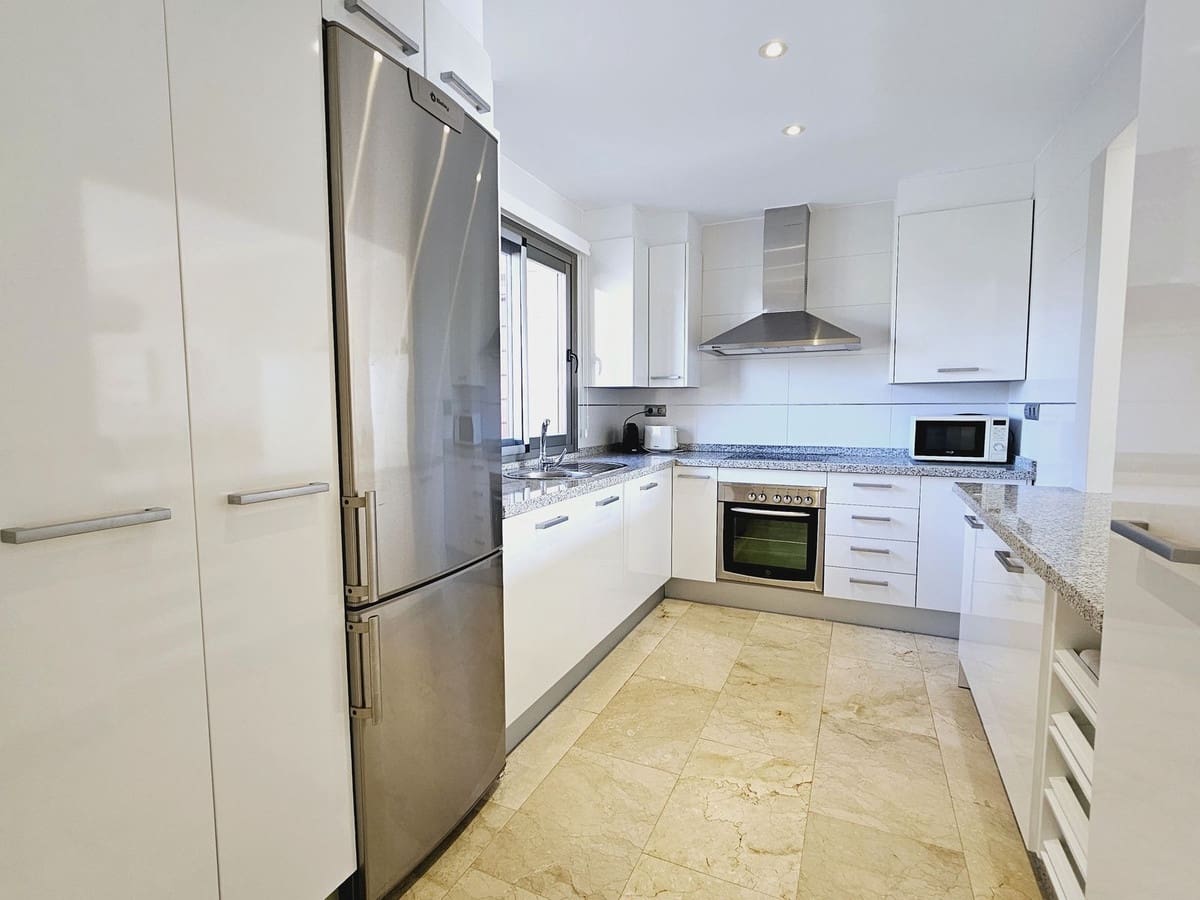 2 soveværelse Penthouse til salg i Estepona med swimmingpool garage - € 539.000 (Ref: 8488429)