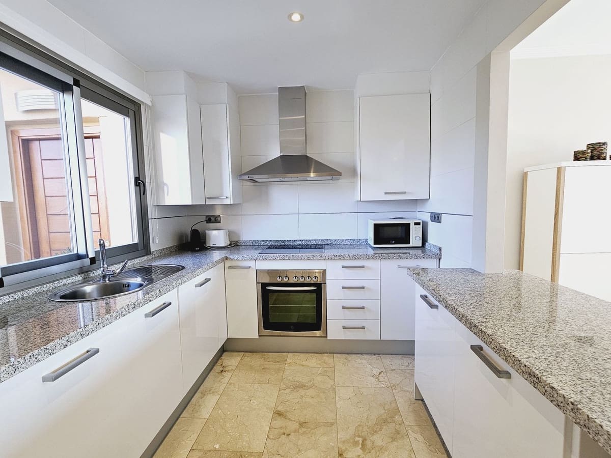 2 soveværelse Penthouse til salg i Estepona med swimmingpool garage - € 539.000 (Ref: 8488429)