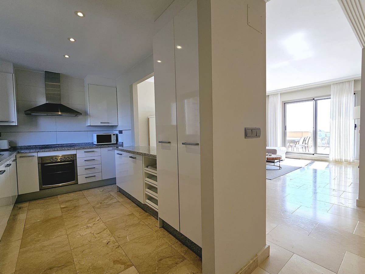 2 soveværelse Penthouse til salg i Estepona med swimmingpool garage - € 539.000 (Ref: 8488429)