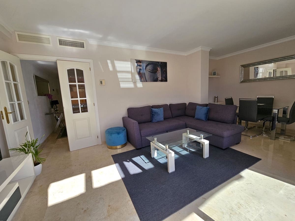 2 soveværelse Lejlighed til salg i Elviria med swimmingpool garage - € 359.000 (Ref: 8552382)