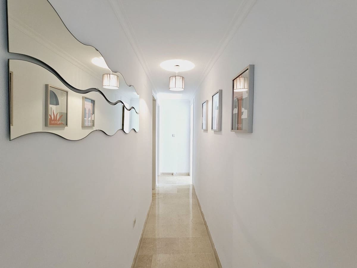 2 soveværelse Lejlighed til salg i Elviria med swimmingpool garage - € 359.000 (Ref: 8552382)