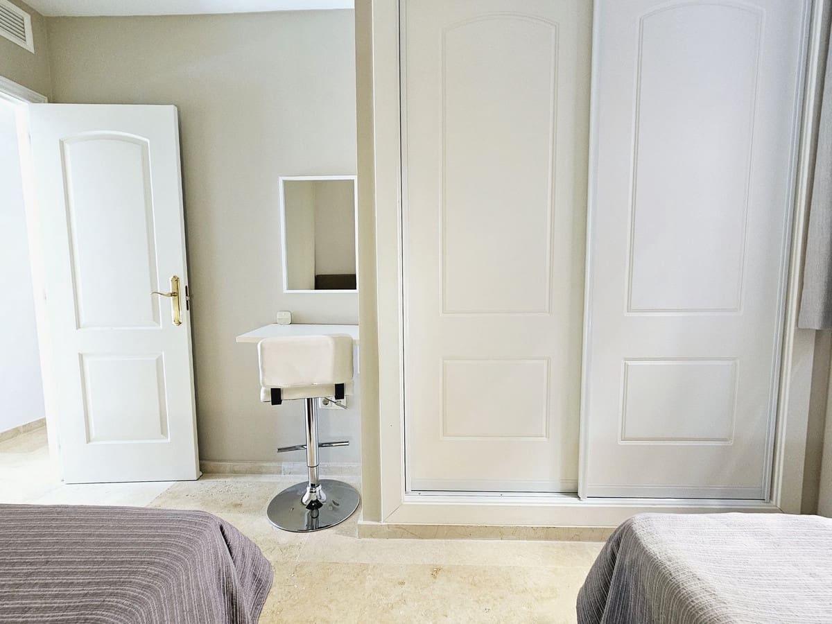 2 soveværelse Lejlighed til salg i Elviria med swimmingpool garage - € 359.000 (Ref: 8552382)