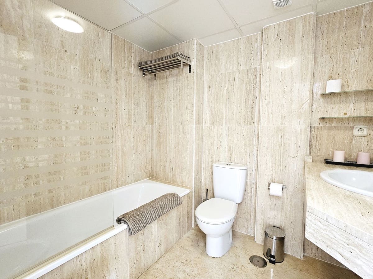 2 soveværelse Lejlighed til salg i Elviria med swimmingpool garage - € 359.000 (Ref: 8552382)