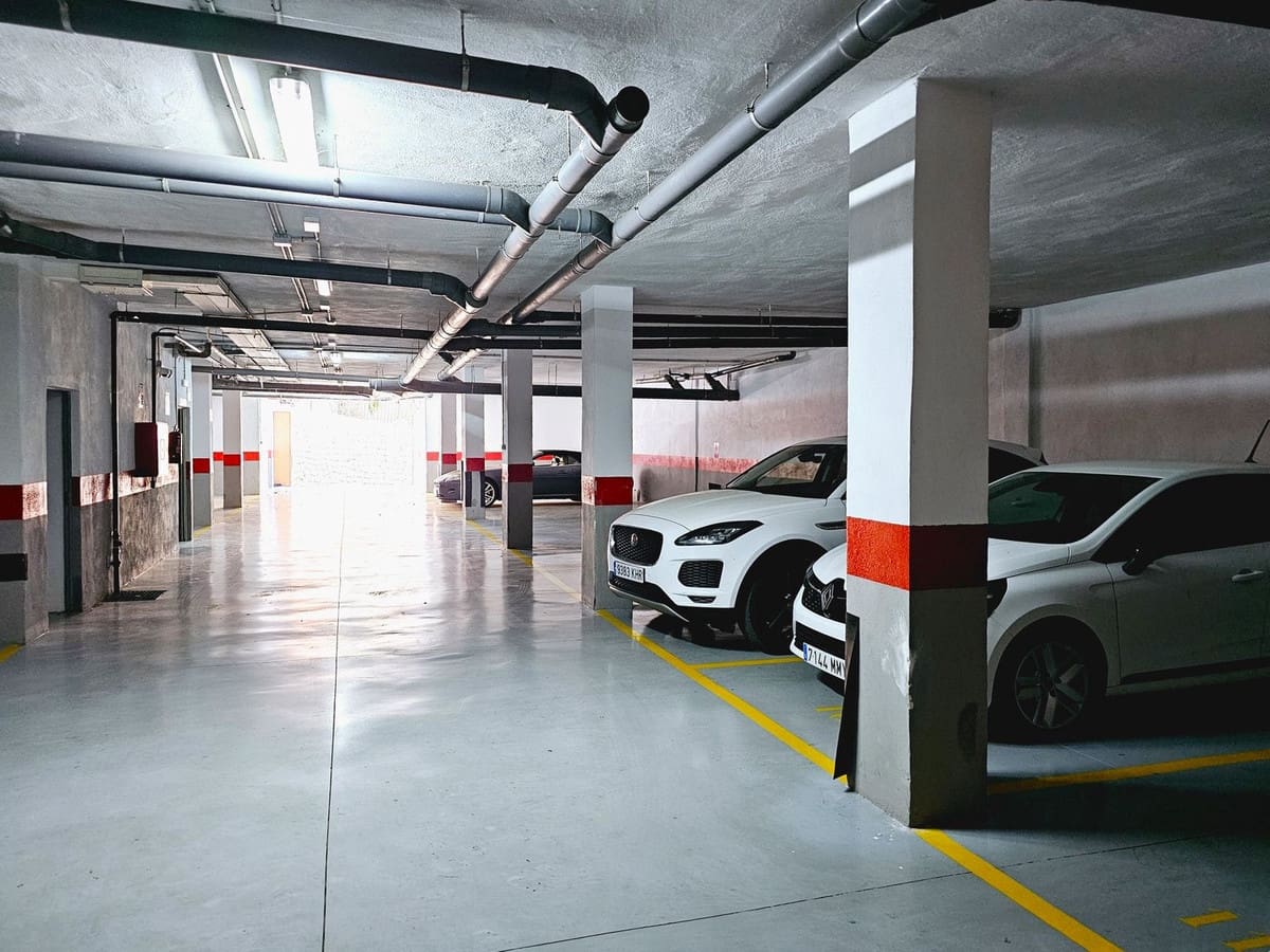 2 soveværelse Lejlighed til salg i Elviria med swimmingpool garage - € 359.000 (Ref: 8552382)