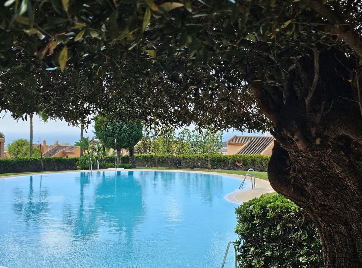 2 soveværelse Lejlighed til salg i Elviria med swimmingpool garage - € 359.000 (Ref: 8552382)