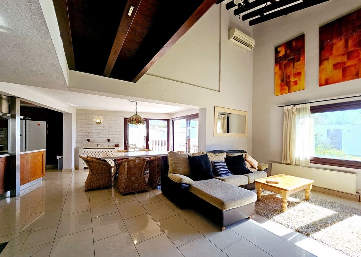 6 camera da letto Villa in vendita in Estepona con piscina garage - 1.200.000 € (Rif: 8633831)