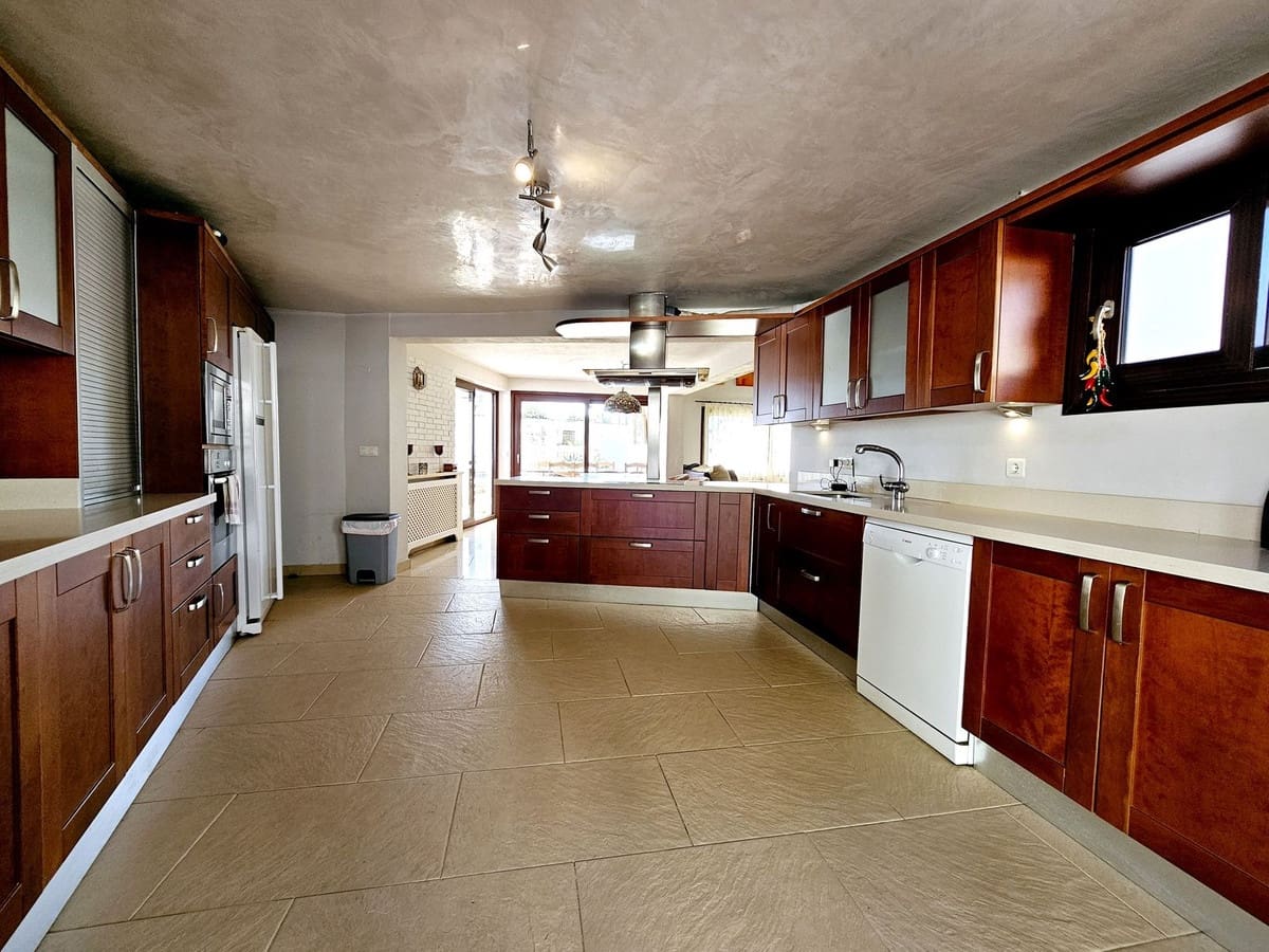 6 camera da letto Villa in vendita in Estepona con piscina garage - 1.200.000 € (Rif: 8633831)