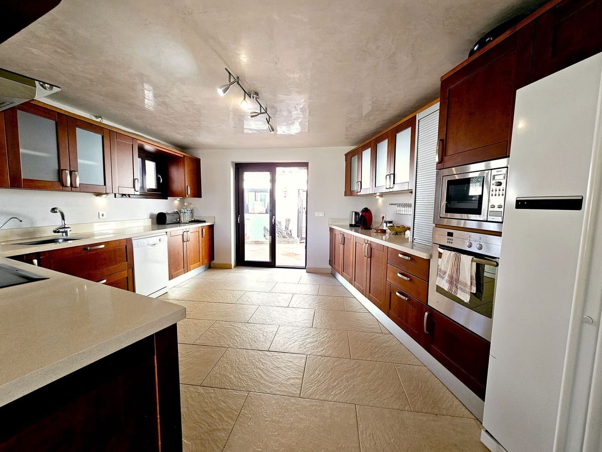6 camera da letto Villa in vendita in Estepona con piscina garage - 1.200.000 € (Rif: 8633831)